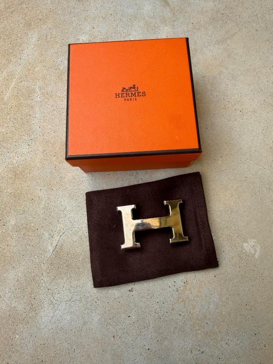 Silver H buckle with 2 Alligator belt strips included -